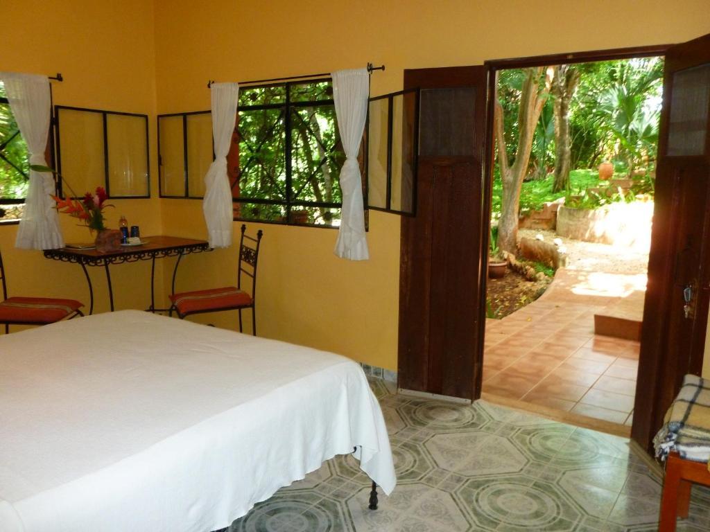 The Flycatcher Inn Retreat Hotel Santa Elena Bagian luar foto