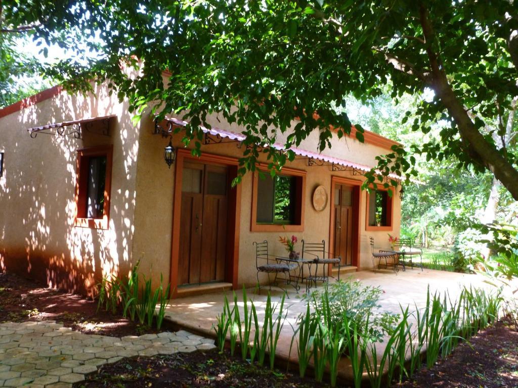 The Flycatcher Inn Retreat Hotel Santa Elena Bagian luar foto