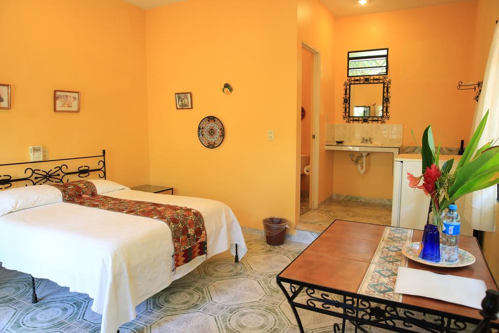 The Flycatcher Inn Retreat Hotel Santa Elena Bagian luar foto