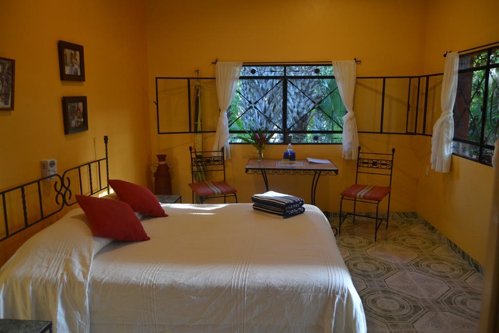 The Flycatcher Inn Retreat Hotel Santa Elena Bagian luar foto